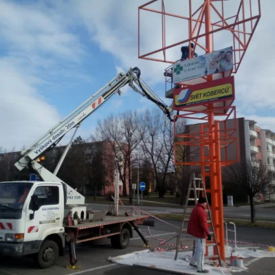 Montáž reklamních bannerů